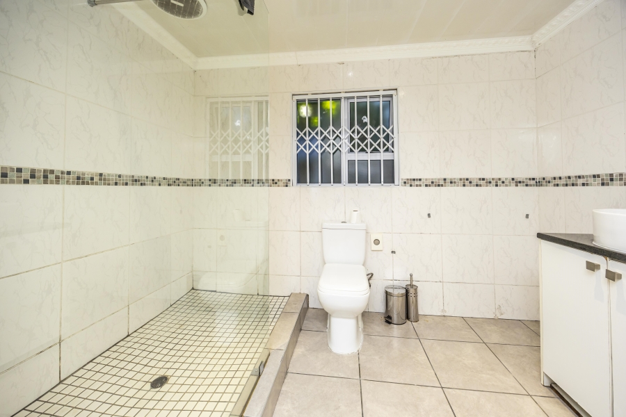 Commercial Property for Sale in Sunnyridge Eastern Cape
